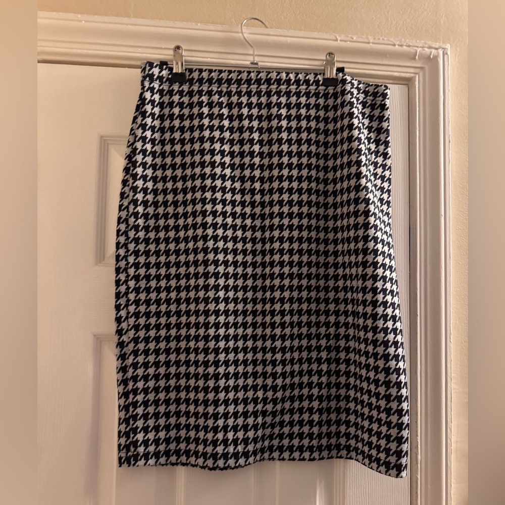 Elegant Houndstooth Pencil Skirt